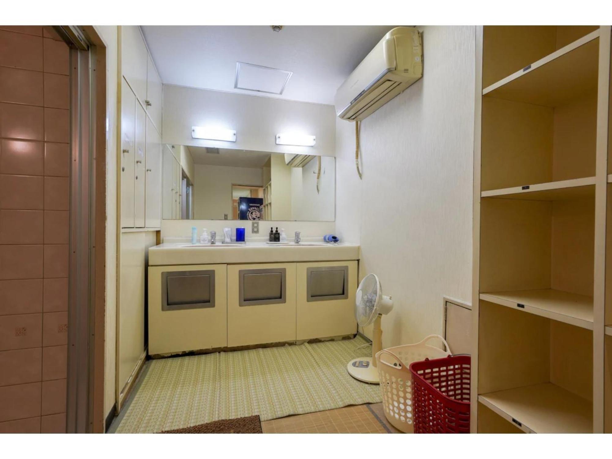 Male Only Capsule Inn Hamamatsucho - Vacation Stay 68799V 도쿄 외부 사진